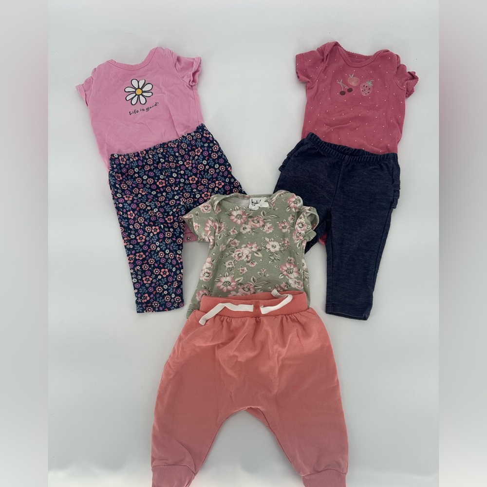 Floral and Solid Baby Girl 3-6 Month Outfit Lot Bodysuits Short sleeve Pants